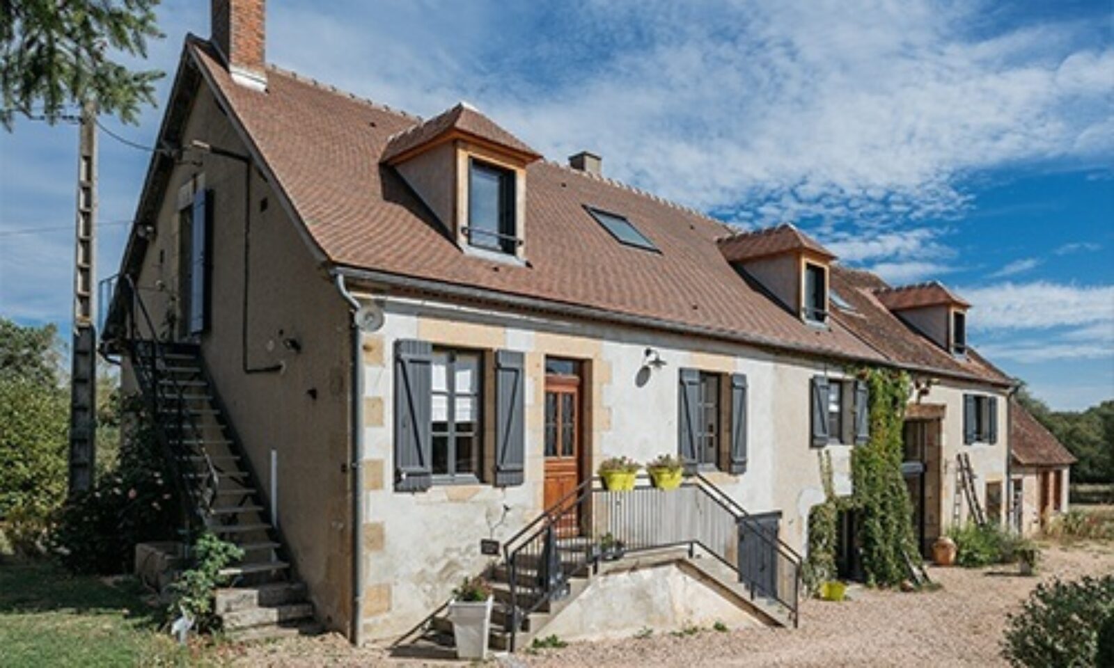 découvrez une maison de campagne à rénover proche de paris, idéale pour un projet de rénovation alliant charme rustique et proximité urbaine.