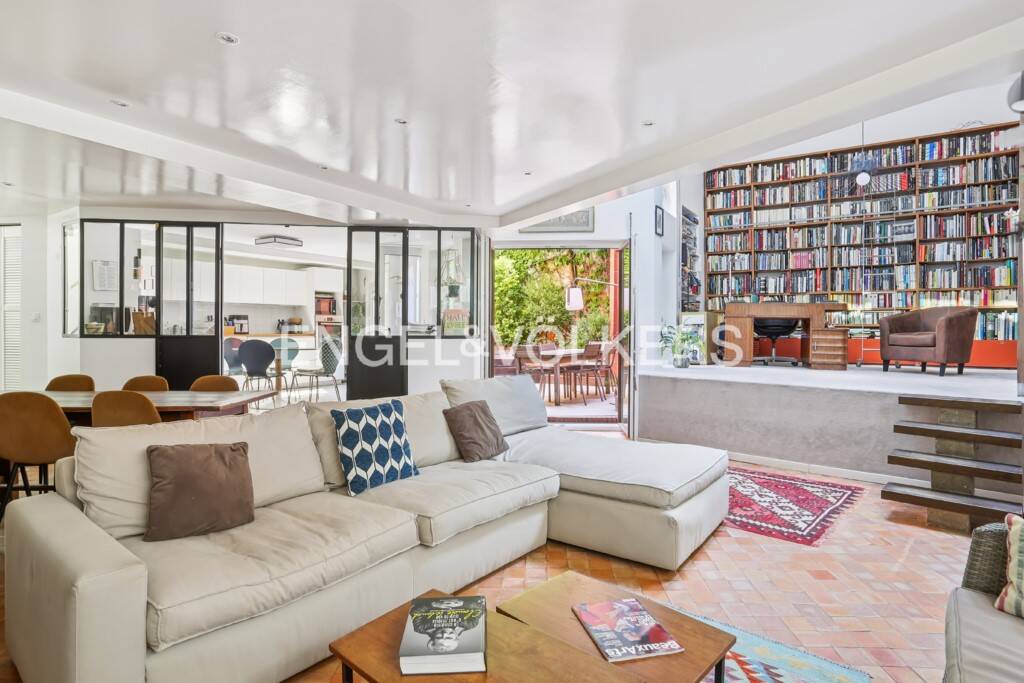 découvrez cette maison plain-pied à rénover dans le 15e arrondissement de paris, une opportunité unique pour créer votre espace de vie idéal au cœur de la capitale.