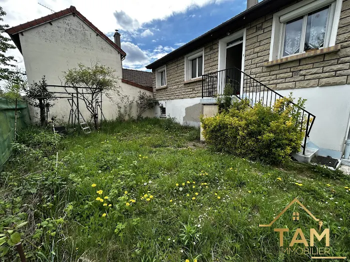 maison plain-pied à rénover dans le 15e arrondissement de paris, offrant un fort potentiel pour votre projet de rénovation. idéalement située, à ne pas manquer !