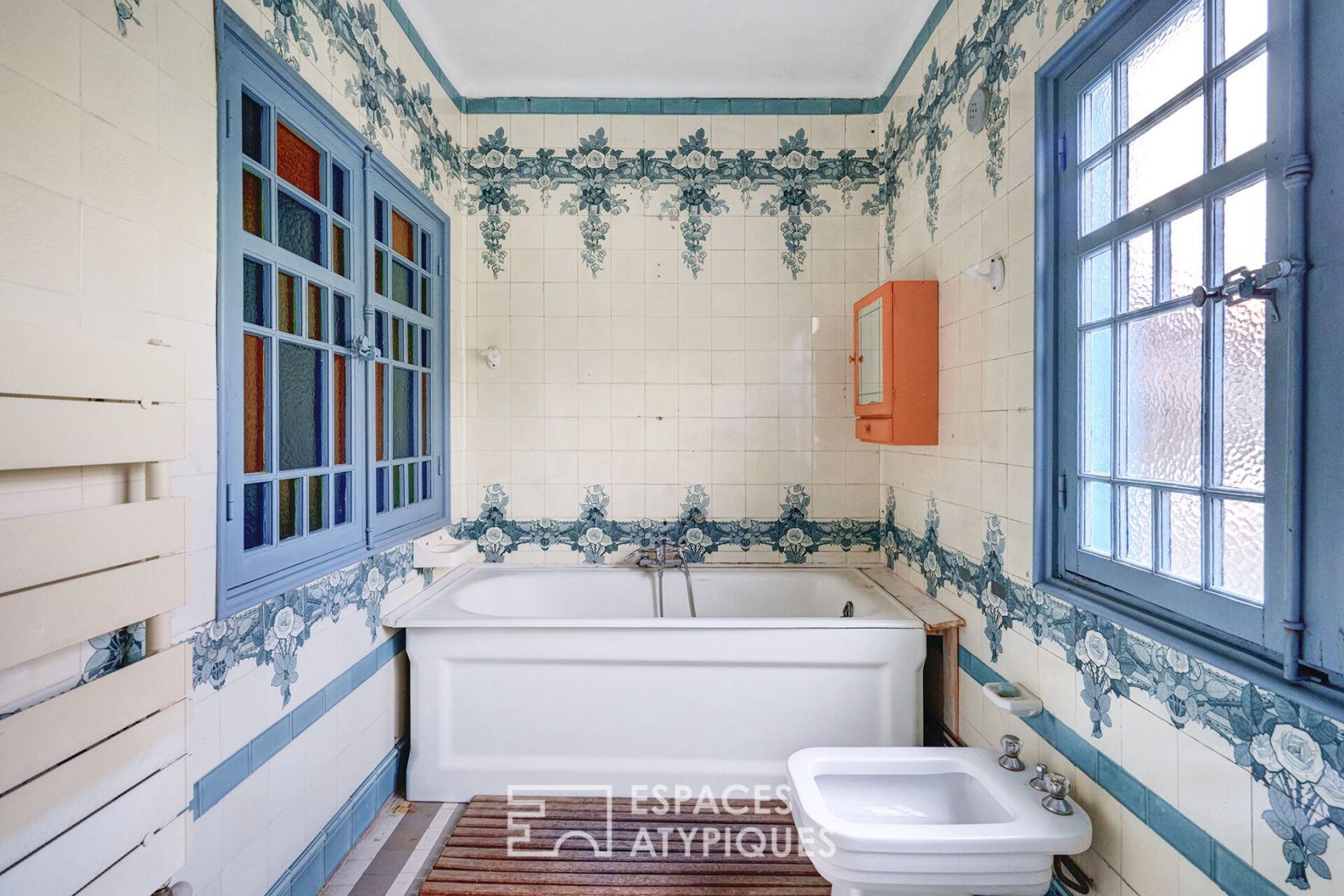 découvrez cette maison à rénover avec vue sur mer, idéalement située près de paris. un emplacement unique pour un projet immobilier alliant charme, tranquillité et proximité de la capitale.