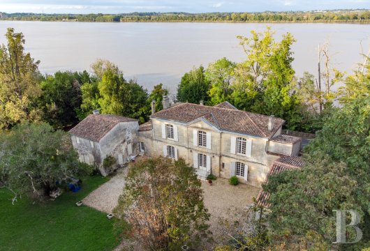 découvrez cette maison à rénover avec vue sur la mer, située proche de paris. opportunité rare alliant charme, potentiel et emplacement idéal pour un projet personnalisé.