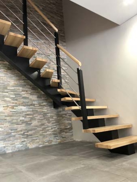 découvrez notre service de menuiserie sur mesure à besançon, alliant savoir-faire artisanal et matériaux de qualité pour vos projets personnalisés.