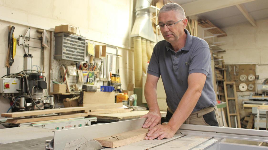 trouvez un menuisier près de chez vous pour des travaux de qualité en bois, sur-mesure et adaptés à vos besoins. service rapide et professionnel.