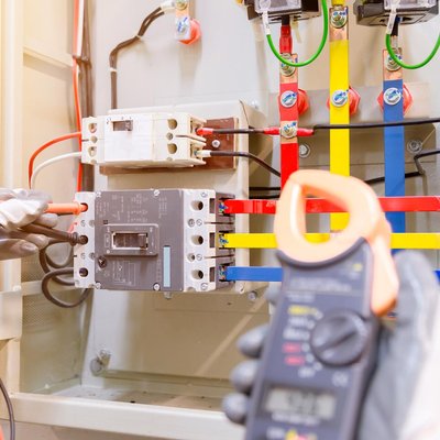 découvrez nos services de mise aux normes électrique pour assurer la sécurité et la conformité de vos installations électriques selon les réglementations en vigueur.