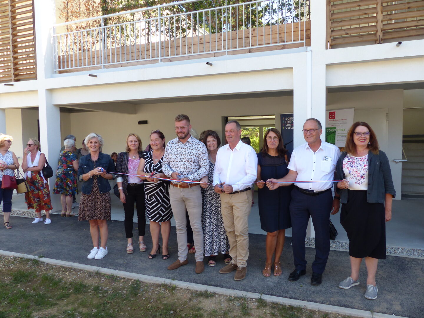 découvrez mls menuiseries à saint-marcel-lès-valence, expert en menuiseries sur mesure pour fenêtres, portes et volets. qualité, savoir-faire et service personnalisé au rendez-vous.