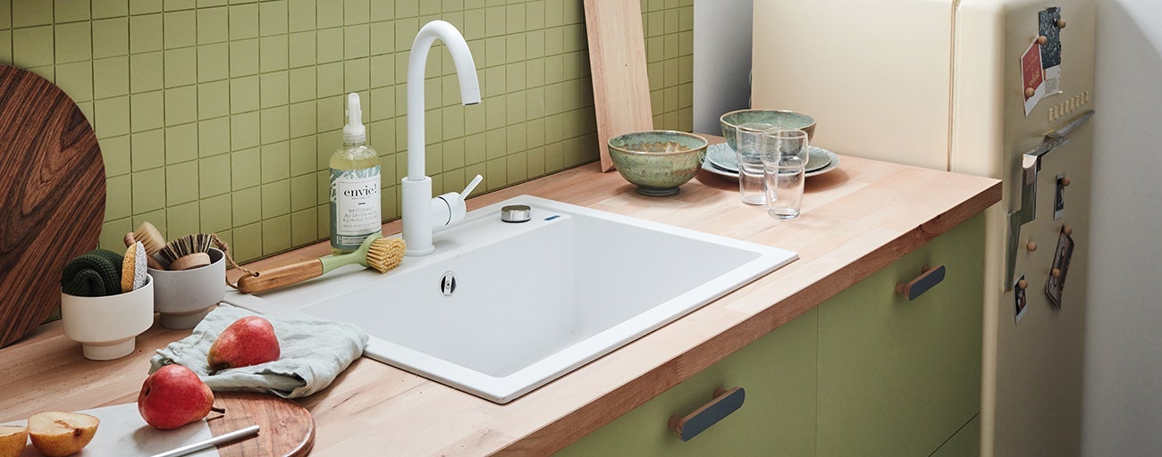 découvrez comment moderniser votre cuisine facilement avec des astuces simples et des idées déco tendance pour un intérieur contemporain et fonctionnel.