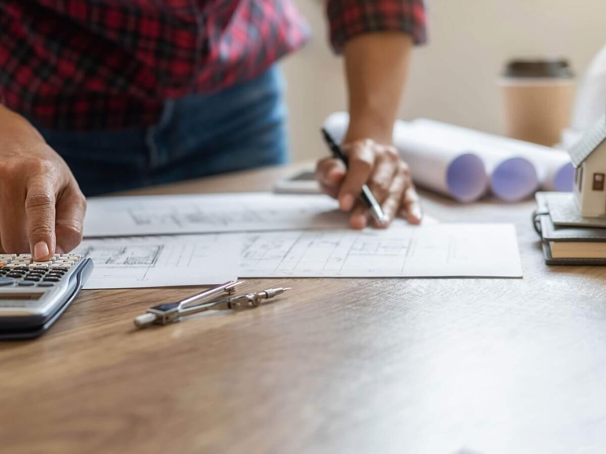 découvrez comment optimiser votre budget de rénovation du second œuvre grâce à des conseils pratiques et des astuces pour réaliser des économies tout en garantissant la qualité des travaux.