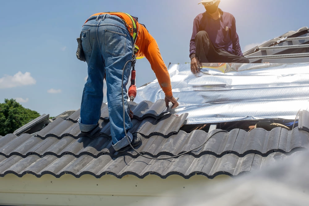 optimiser budget renovation toiture 1 découvrez comment optimiser votre budget pour la rénovation de votre toiture grâce à des conseils pratiques et des astuces pour économiser tout en garantissant la qualité des travaux.