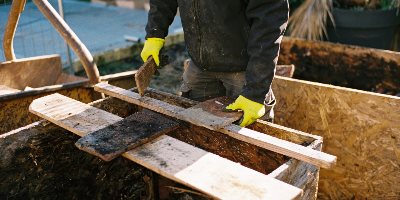 découvrez l'ordre optimal des travaux pour réussir la rénovation de votre maison, de la planification à la finition, pour un chantier organisé et efficace.