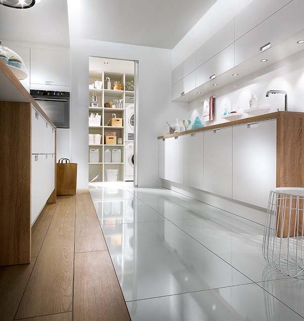 découvrez nos astuces et conseils pratiques pour organiser votre arrière-cuisine et optimiser votre espace de rangement efficacement.