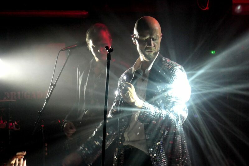 découvrez pourquoi paris est particulièrement bondée en ce moment et comment profiter au mieux de votre visite malgré l’affluence.