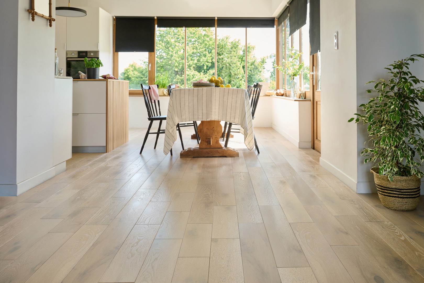 découvrez notre sélection de parquet au mètre carré, alliant qualité et esthétisme pour sublimer vos sols. facile à poser, durable et élégant, trouvez le parquet idéal pour votre intérieur.