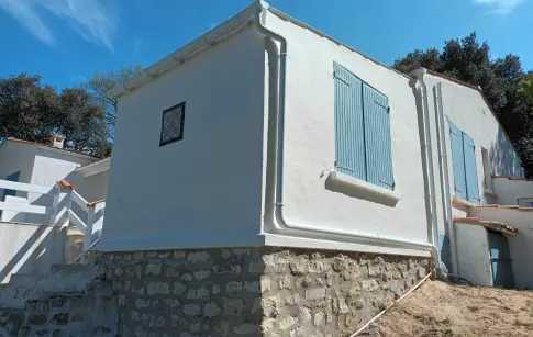 découvrez nos experts en rénovation intérieure à royan, spécialisés dans les travaux de peinture pour sublimer votre habitat avec qualité et professionnalisme.