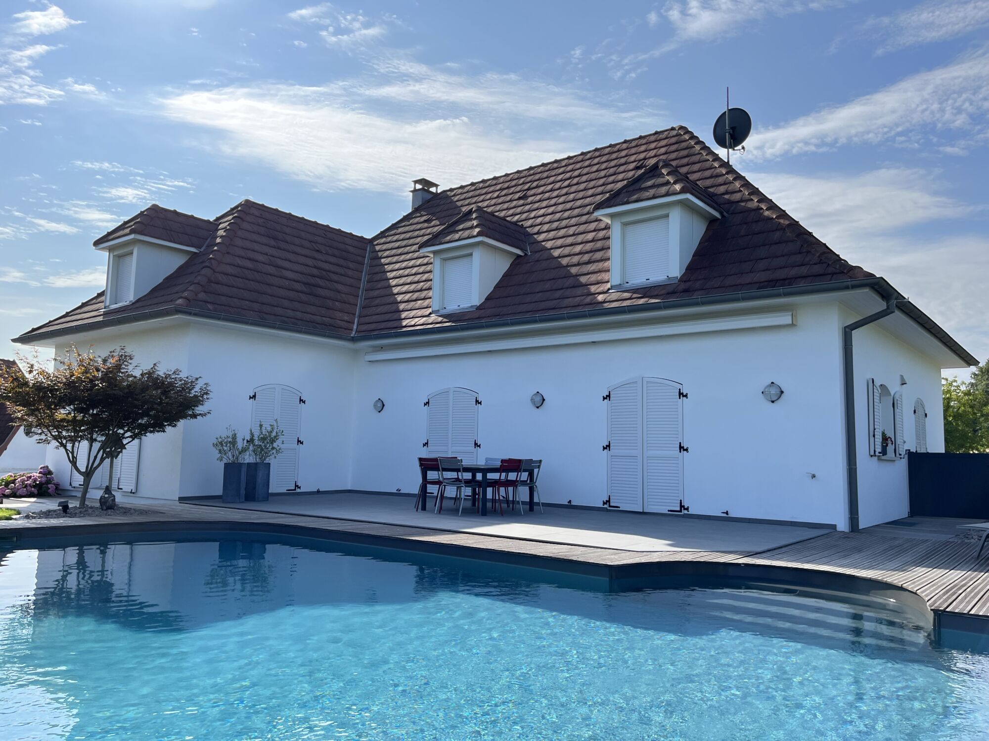 découvrez nos experts en peinture à antony, spécialisés pour sublimer votre intérieur avec des finitions de qualité et des conseils personnalisés.