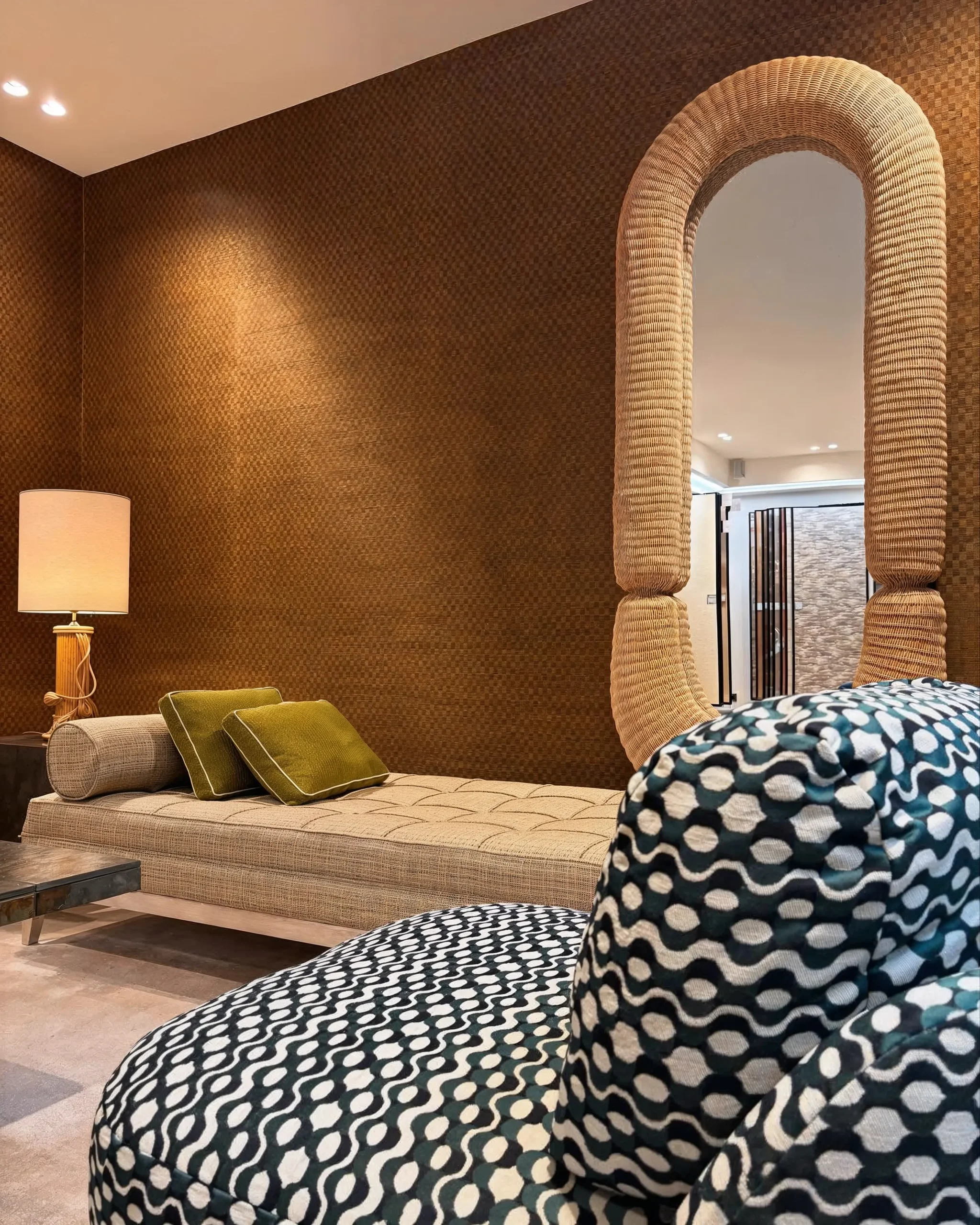 découvrez nos experts en peinture à antony pour sublimer votre intérieur avec des finitions de qualité et des conseils personnalisés.