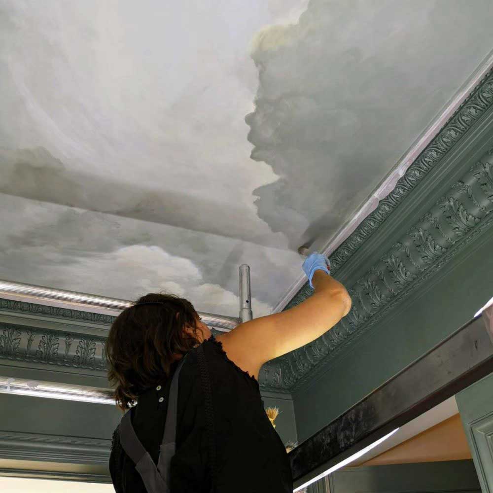 découvrez nos services de peinture à paris pour sublimer votre intérieur avec des finitions de qualité et des couleurs tendance.