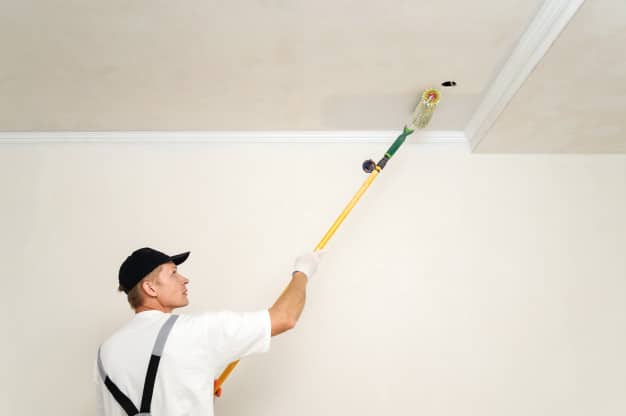 découvrez nos conseils et astuces pour choisir la peinture idéale pour votre plafond et réussir une finition parfaite.
