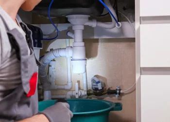 service de plomberie urgente avec intervention rapide pour résoudre vos problèmes de fuites, canalisations bouchées ou pannes à toute heure. faites confiance à nos experts disponibles 24/7.