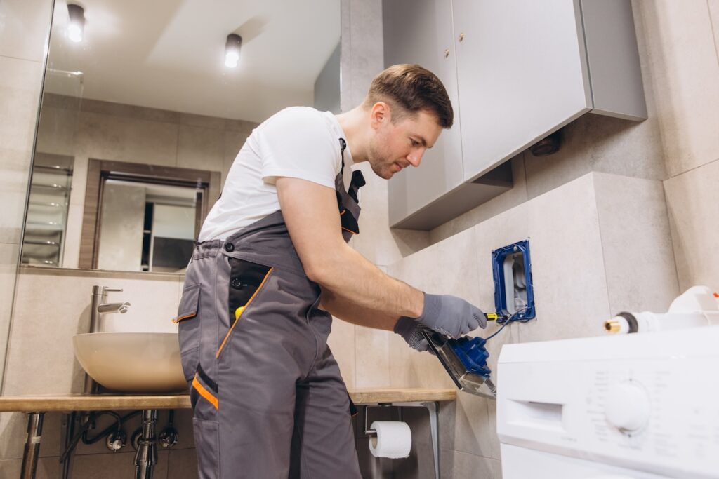 obtenez un devis clair et sans surprise pour vos travaux de plomberie grâce à nos plombiers professionnels et fiables.