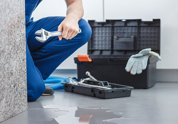 service professionnel de plombier spécialisé en recherche de fuite pour détecter et réparer rapidement toutes vos fuites d'eau.