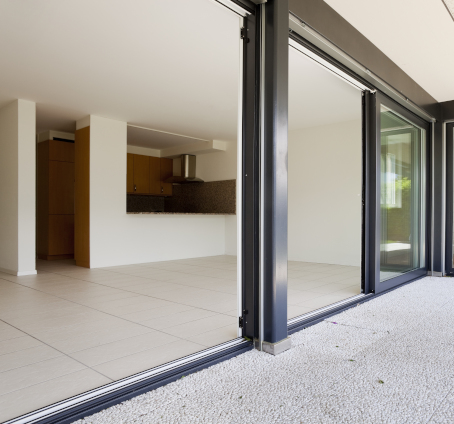 expertise professionnelle pour la pose de baie vitrée : améliorez la luminosité et l'esthétique de votre intérieur avec une installation sur mesure et de qualité.