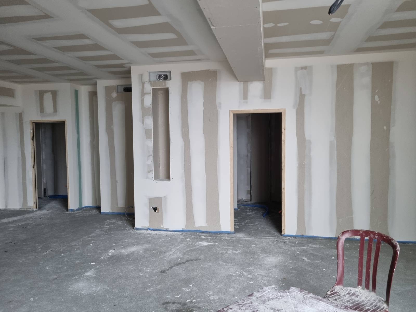 découvrez nos services professionnels de pose de placo pour des cloisons rapides et de qualité, adaptés à tous vos projets de rénovation ou construction.