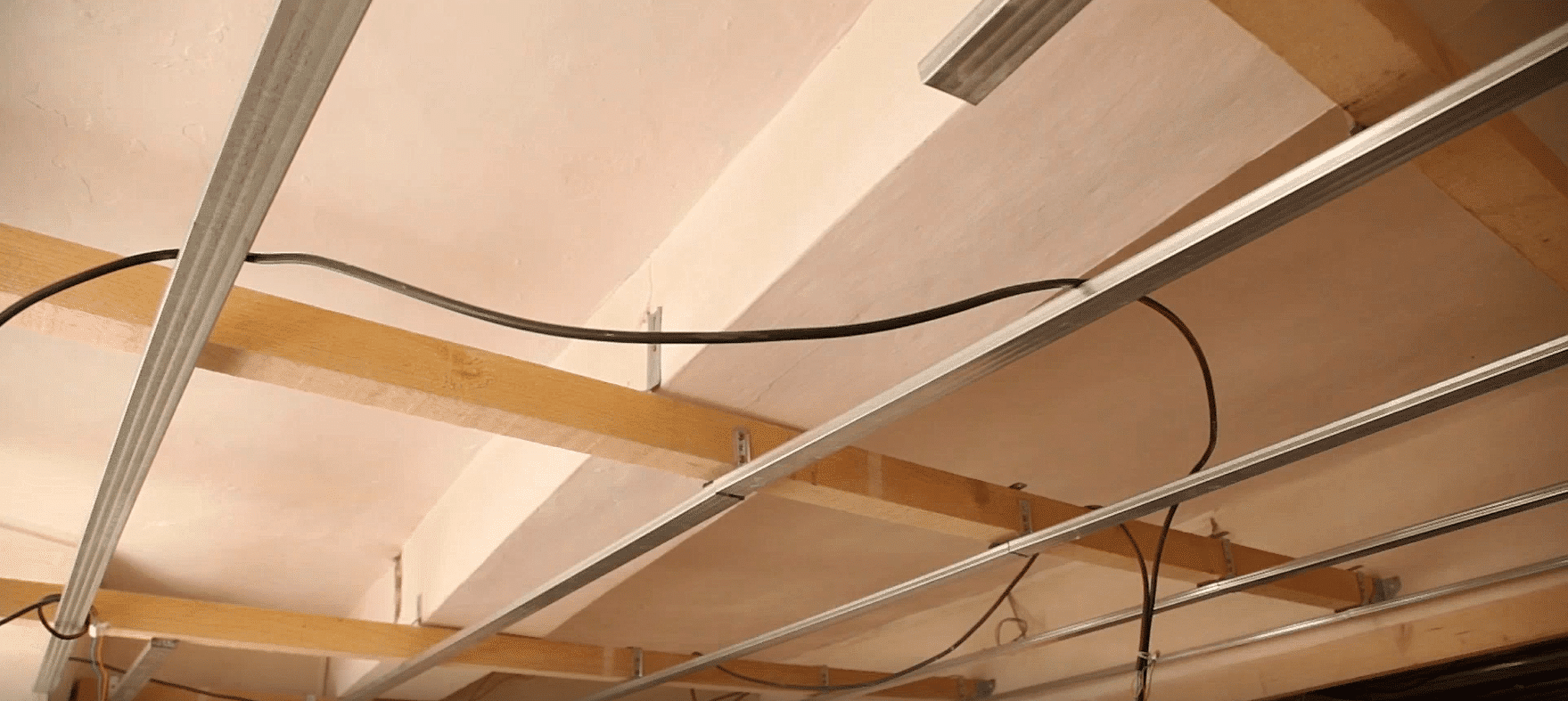 découvrez nos services professionnels de pose de placo pour plafond, adaptés à tous vos projets de rénovation et construction, pour un intérieur moderne et soigné.