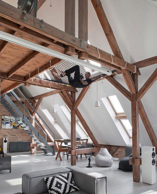 découvrez les prix d'aménagement des combles pour optimiser votre espace intérieur. guide complet des coûts, matériaux et astuces pour transformer vos combles en une pièce conviviale.