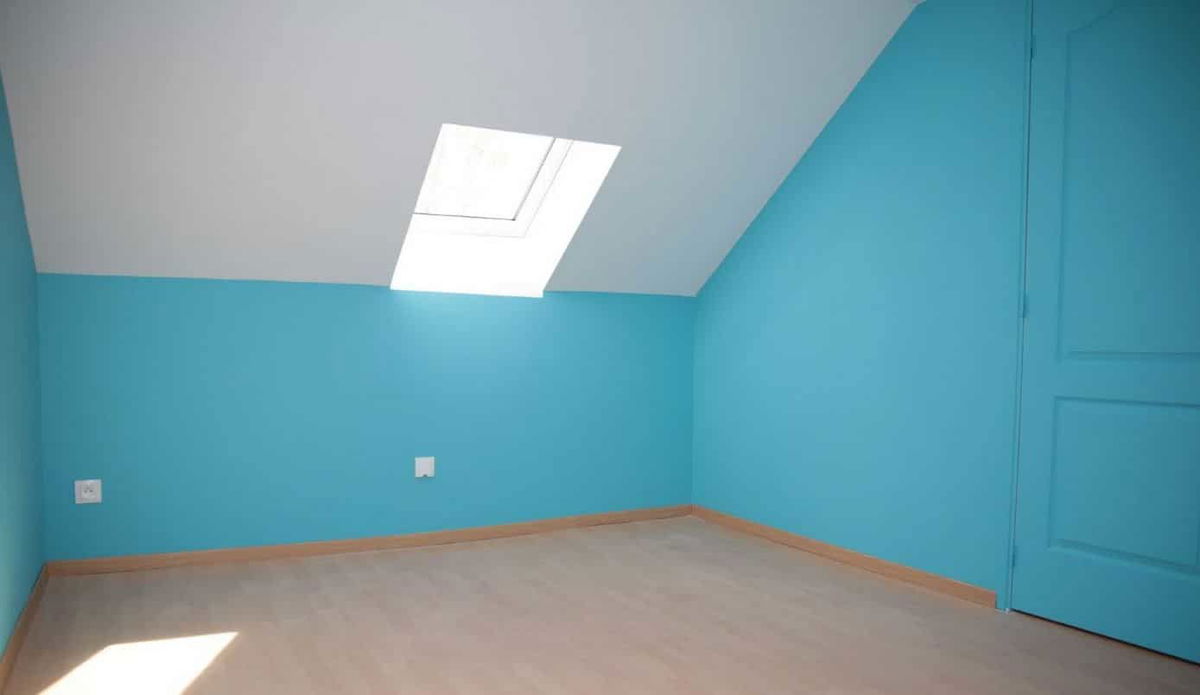 découvrez les prix d'aménagement des combles : coûts, facteurs influents et conseils pour optimiser votre budget.