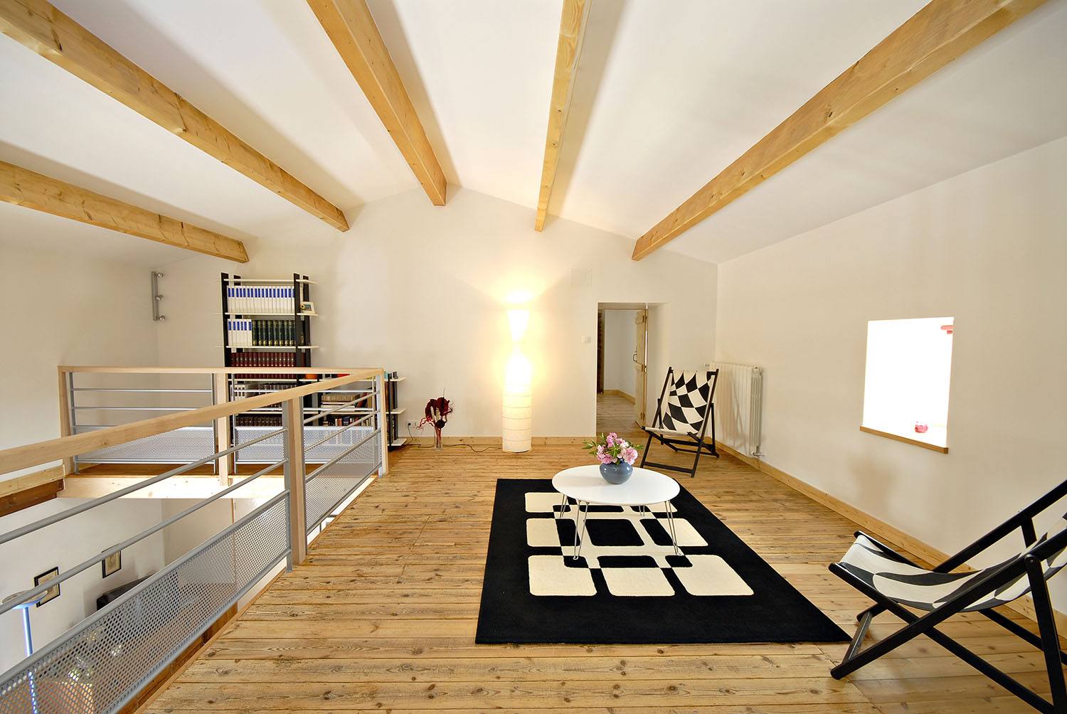 découvrez le prix d'aménagement des combles au m2 pour optimiser votre espace de vie. guide complet des coûts et conseils pour réussir vos travaux.