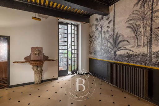 découvrez le prix des appartements de luxe rénovés, alliant élégance, confort moderne et emplacement privilégié pour un investissement haut de gamme.