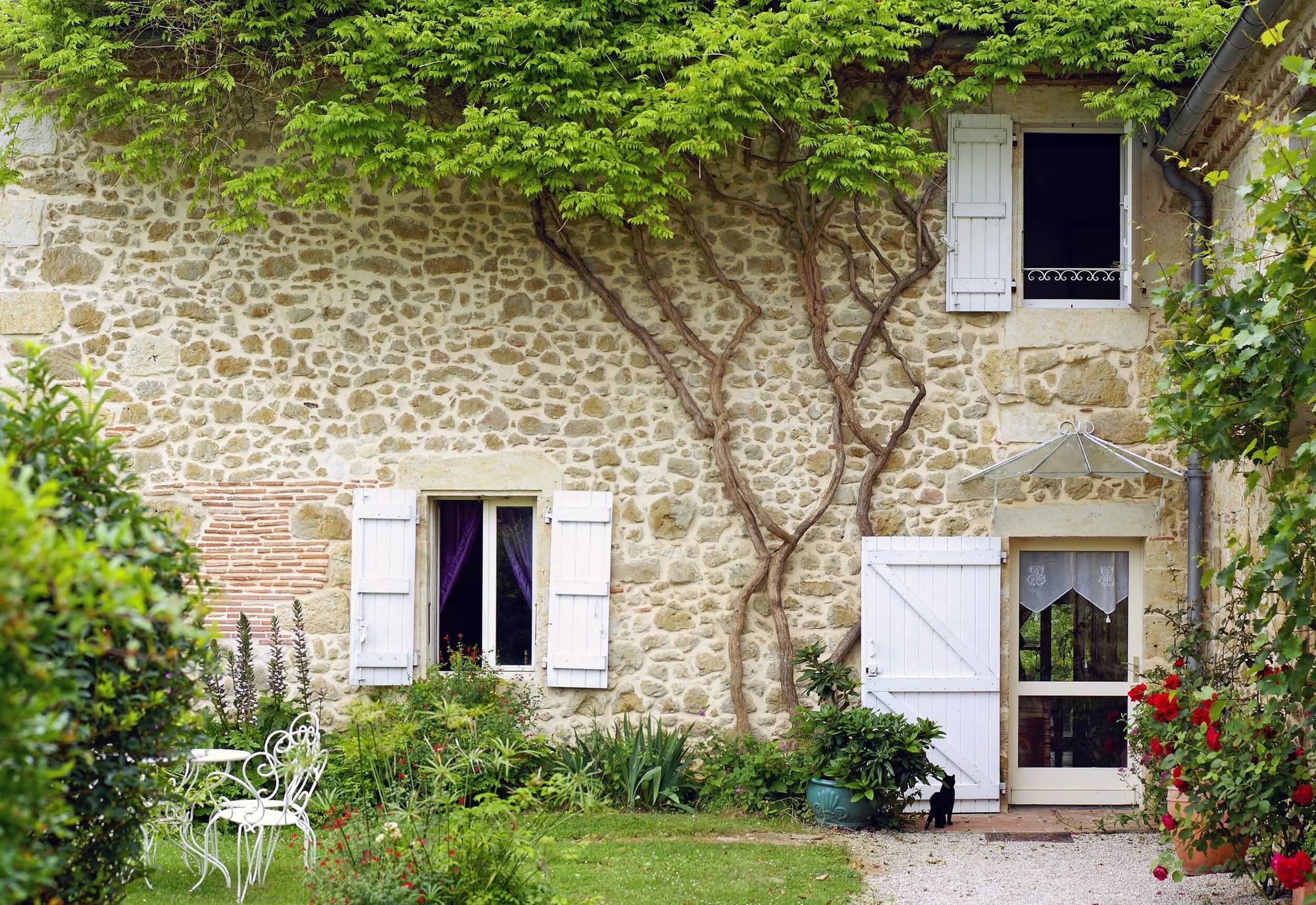 découvrez les prix pour le changement de fenêtres dans une maison ancienne. guide complet pour estimer le coût, choisir les matériaux adaptés et bénéficier d'aides financières.