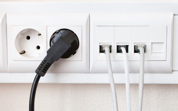 découvrez les tarifs pour le changement d'une prise électrique, avec des conseils pour choisir un électricien qualifié et réaliser des travaux en toute sécurité.