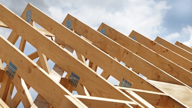 découvrez les tarifs détaillés pour la pose et la rénovation de charpentes. comparez les prix des matériaux et de la main-d'œuvre pour votre projet de charpente.