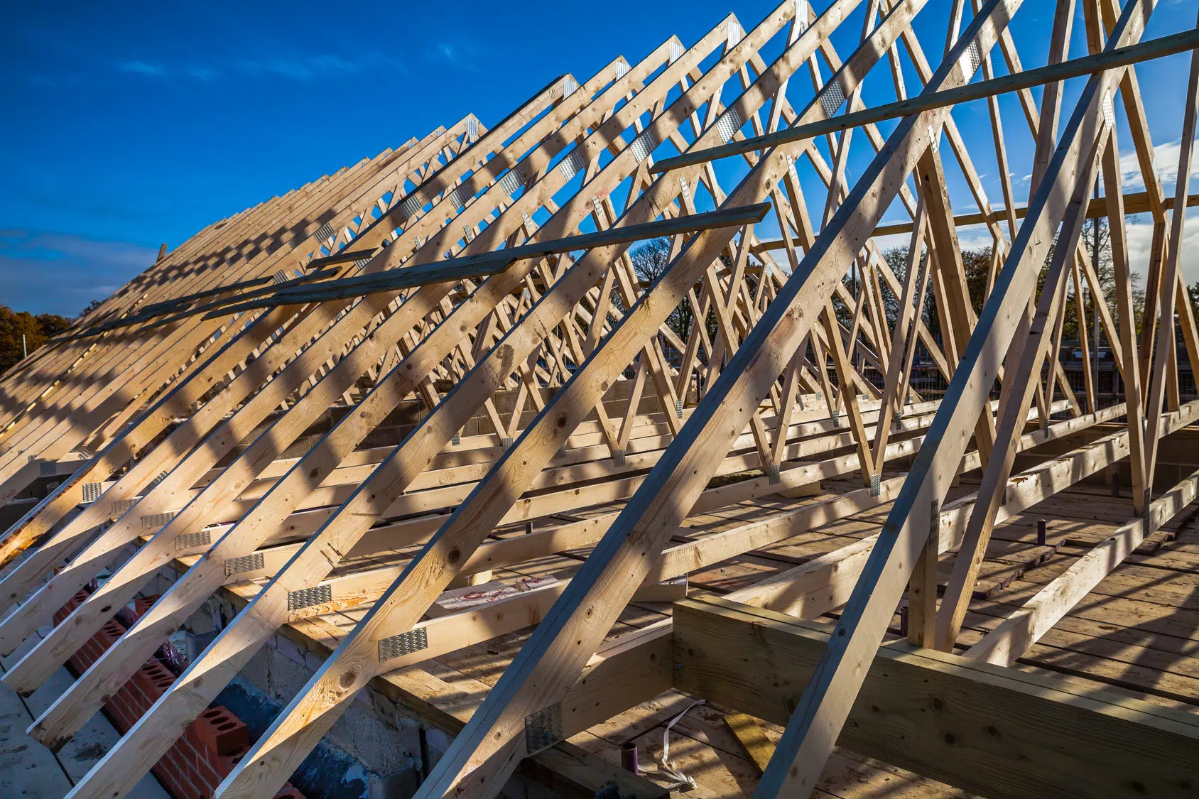 découvrez les prix des charpentes pour votre construction ou rénovation. comparez les coûts selon les matériaux et les types de charpentes pour bien planifier votre budget.