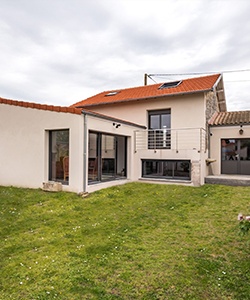 découvrez les prix pour la création d'un étage dans votre maison et obtenez des conseils pour estimer le coût de cette extension.