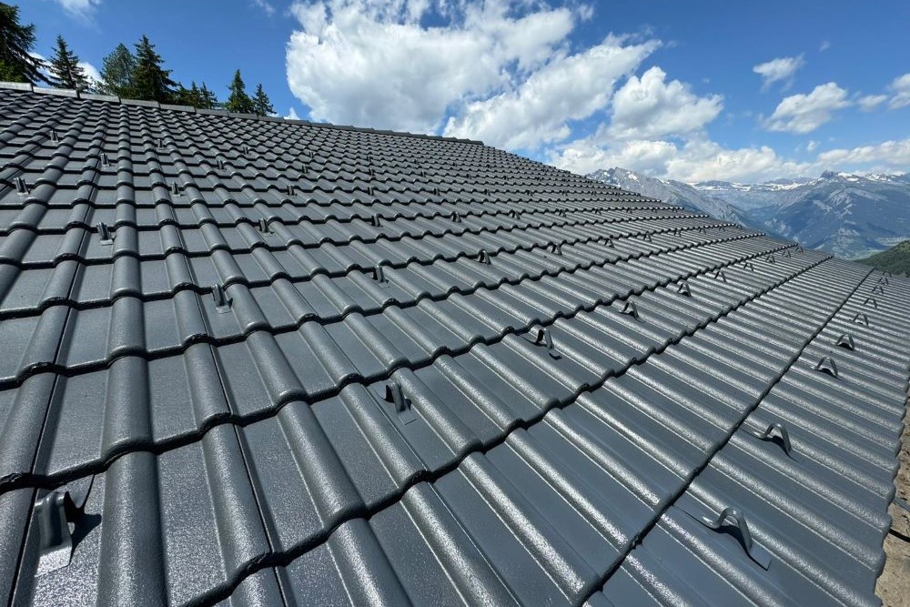 découvrez les prix d'entretien de toiture au mètre carré et obtenez des conseils pour entretenir votre toiture efficacement tout en maîtrisant votre budget.