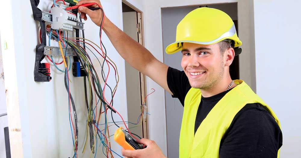 découvrez nos conseils et astuces pour une installation électrique aux normes à prix compétitifs. assurez la sécurité et la conformité de votre maison tout en optimisant vos coûts.