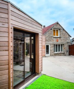 découvrez les prix des kits d'extension en bois pour agrandir votre espace facilement et à moindre coût.