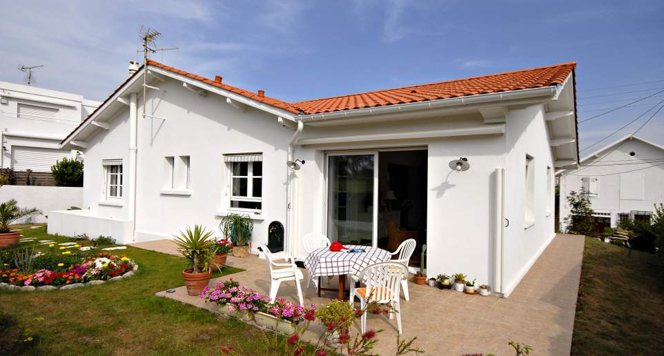 découvrez les prix pour une extension de maison en mode diy et apprenez comment réaliser votre projet d'agrandissement à moindre coût.