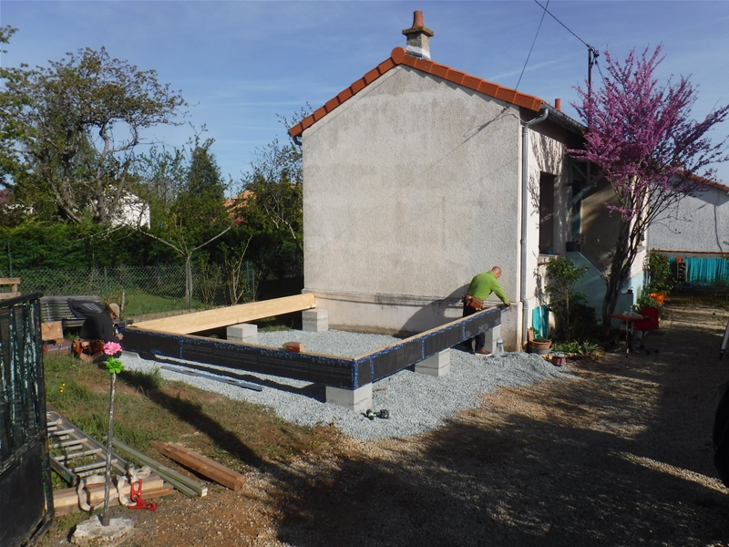 découvrez le prix d'une extension de maison sur pilotis, ses avantages et les facteurs influençant le coût pour aménager votre espace en toute sérénité.