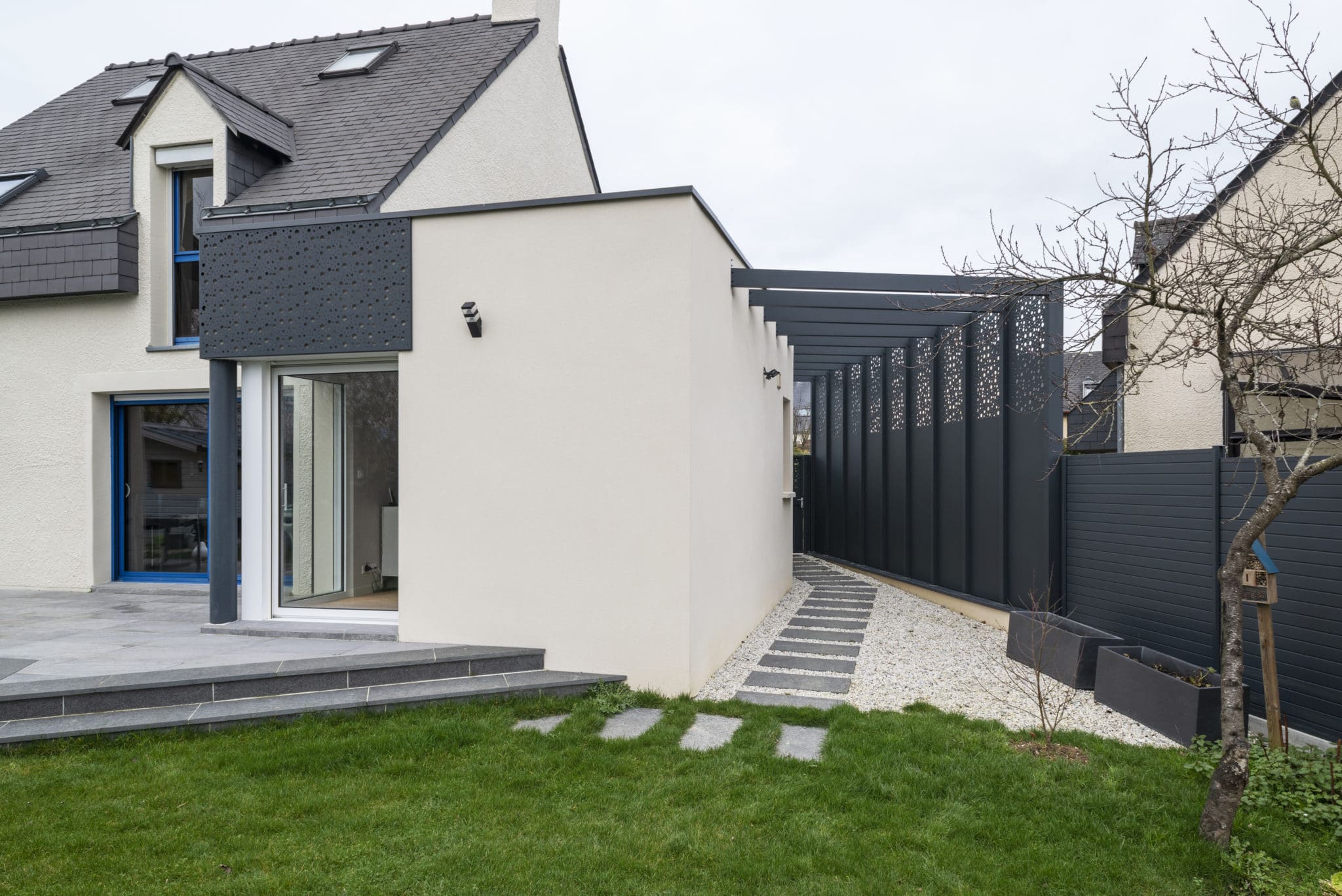 découvrez les prix des extensions de maison pour tous les budgets. guide complet des coûts et conseils pour réussir votre projet d'agrandissement.