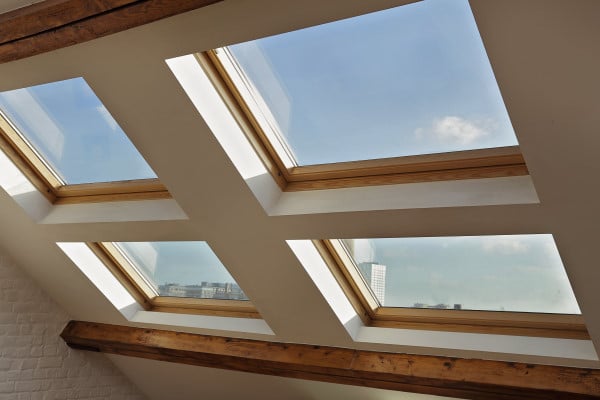 découvrez les prix des fenêtres de toit balcon et trouvez la meilleure option pour éclairer et agrandir votre espace sous toiture avec style et confort.