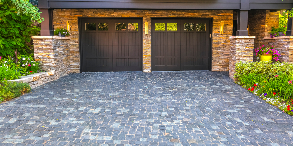 découvrez le prix d'un garage en parpaing double, incluant les coûts de matériaux et de construction pour un espace robuste et durable.