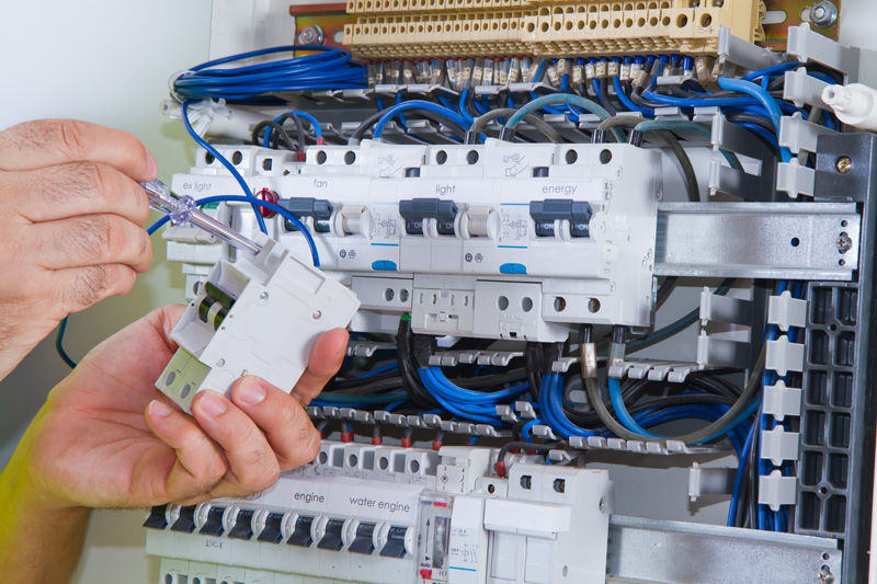 découvrez le prix d'installation électrique pour une maison de 200m2 : estimation des coûts, conseils et éléments à prendre en compte pour un projet réussi.