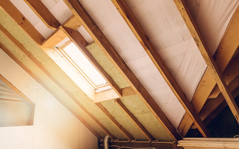 découvrez les prix pour l'isolation des combles aménageables et améliorez le confort de votre habitation tout en réalisant des économies d'énergie.