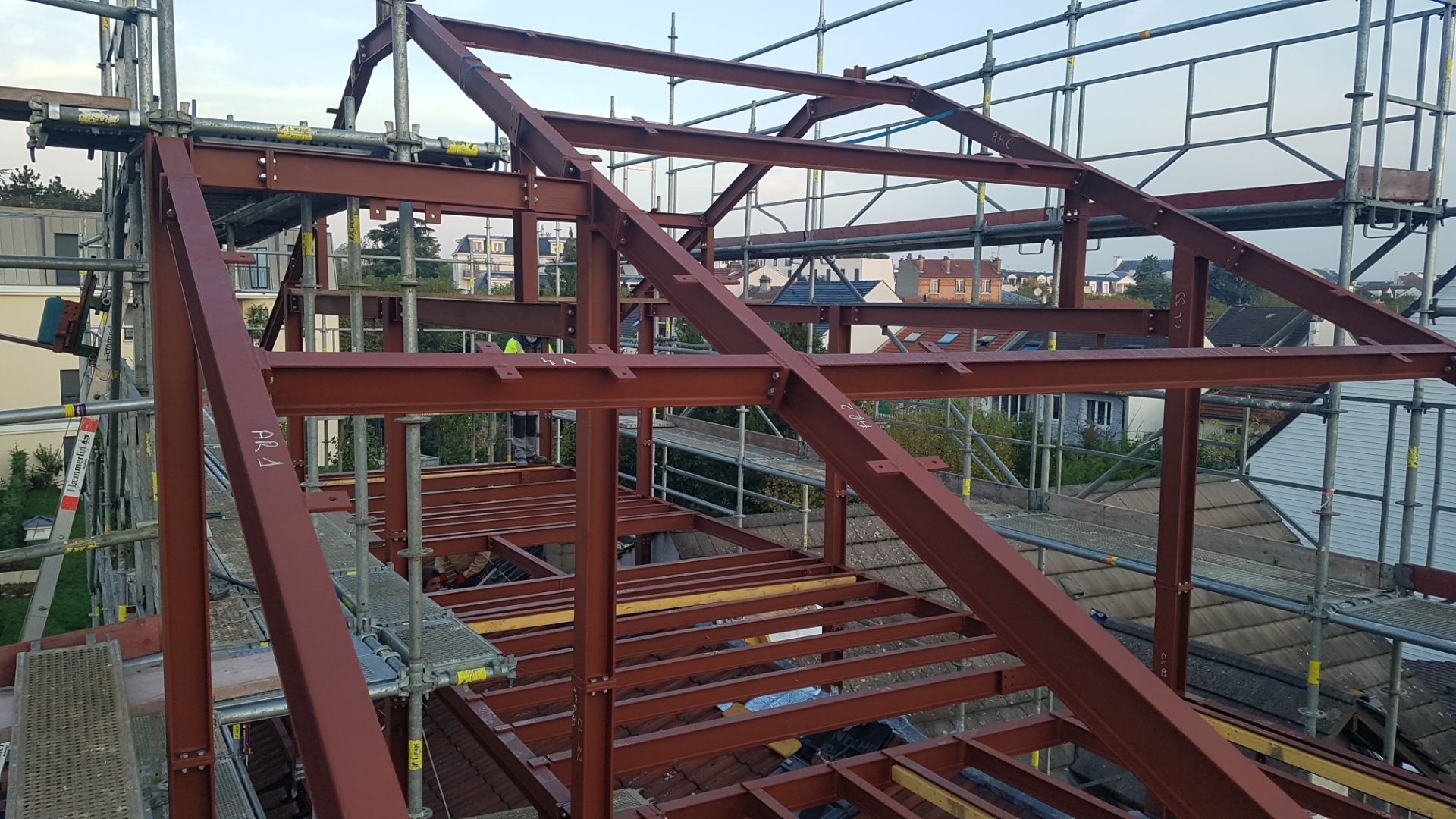 découvrez le prix au m² pour le décaissement de votre sous-sol, avec des conseils pour bien estimer vos coûts de travaux de terrassement et d'excavation.