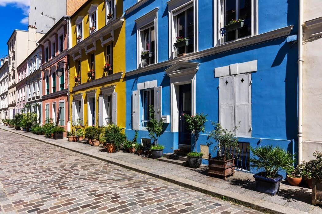 découvrez les prix au m² pour la peinture, afin d'estimer le coût de vos travaux de rénovation ou de décoration intérieure et extérieure.