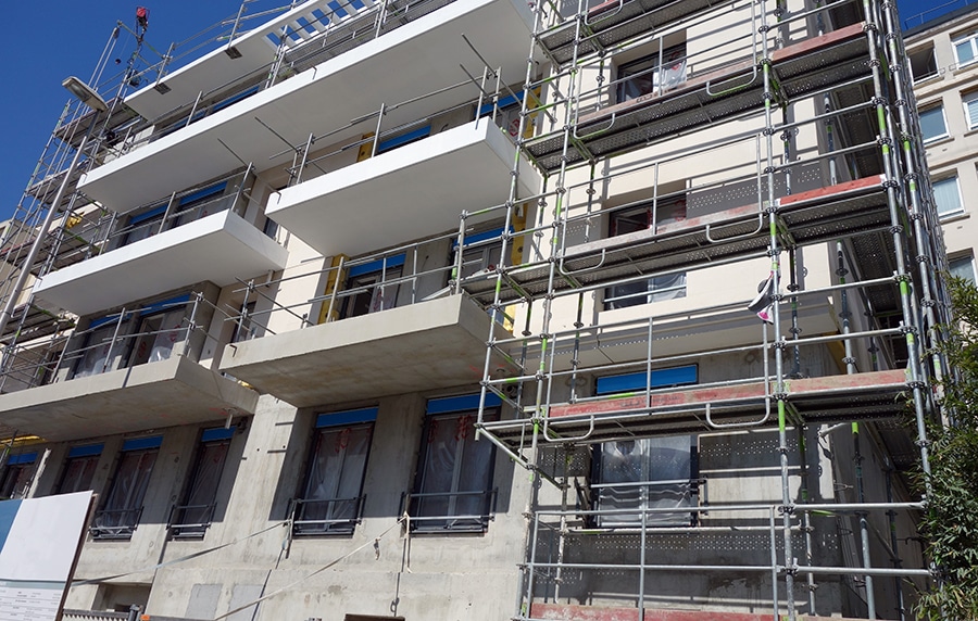 découvrez les prix au m² pour la rénovation d'un immeuble et obtenez des conseils pour estimer votre budget de travaux efficacement.