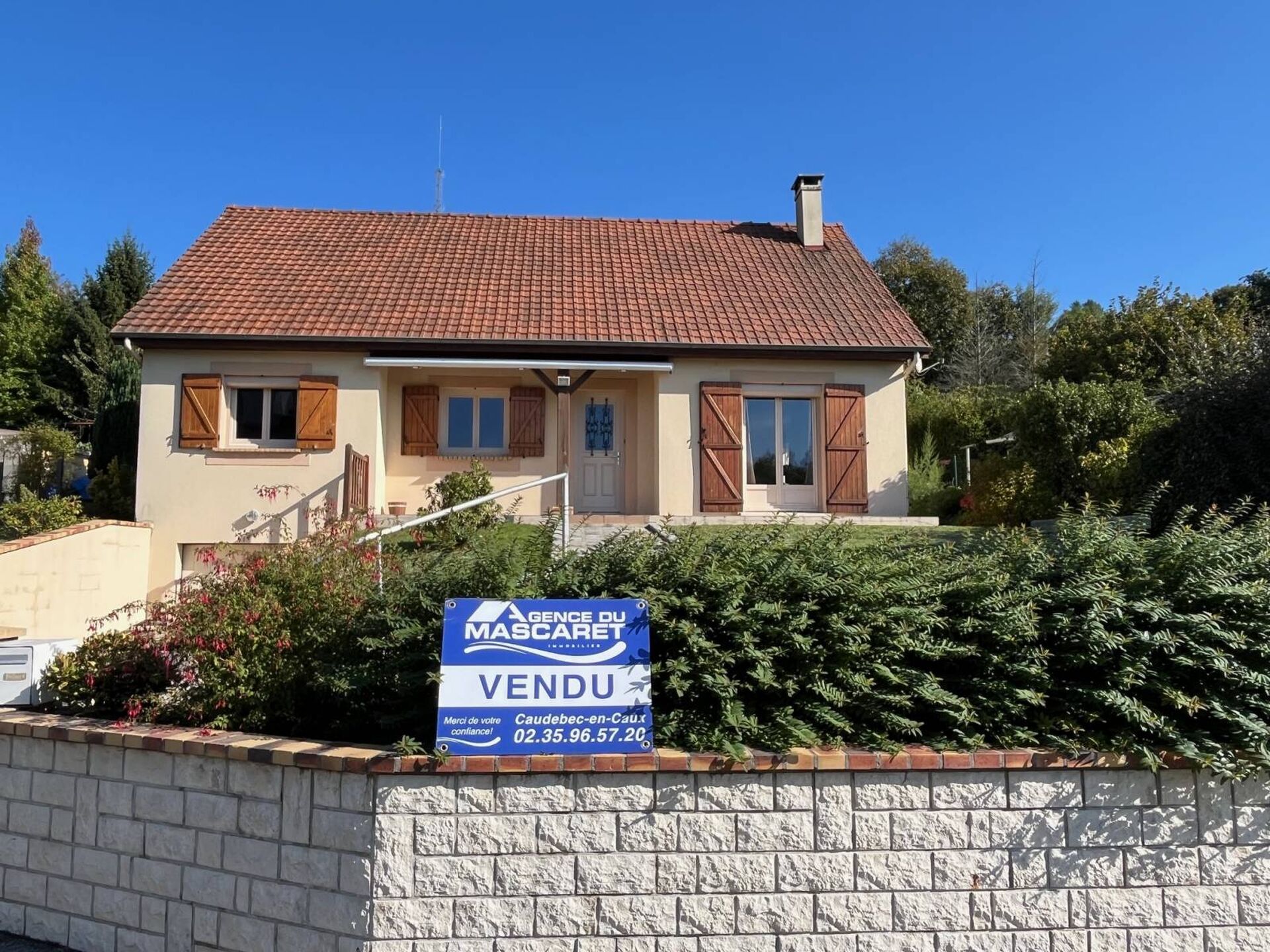 découvrez les prix moyens pour une maison avec sous-sol et apprenez à estimer le coût de construction ou de rénovation de votre espace supplémentaire.